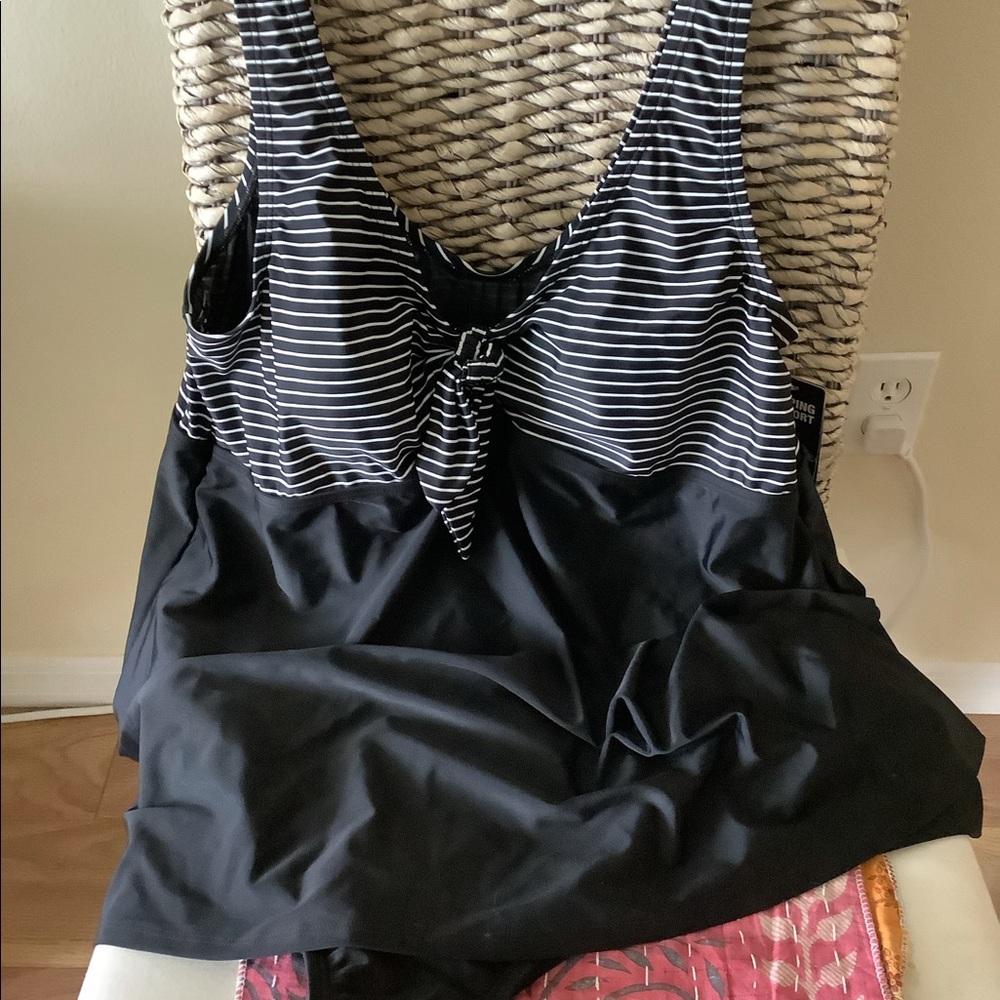 NWT Women’s Size 18 Speedo swimsuit bathing suit